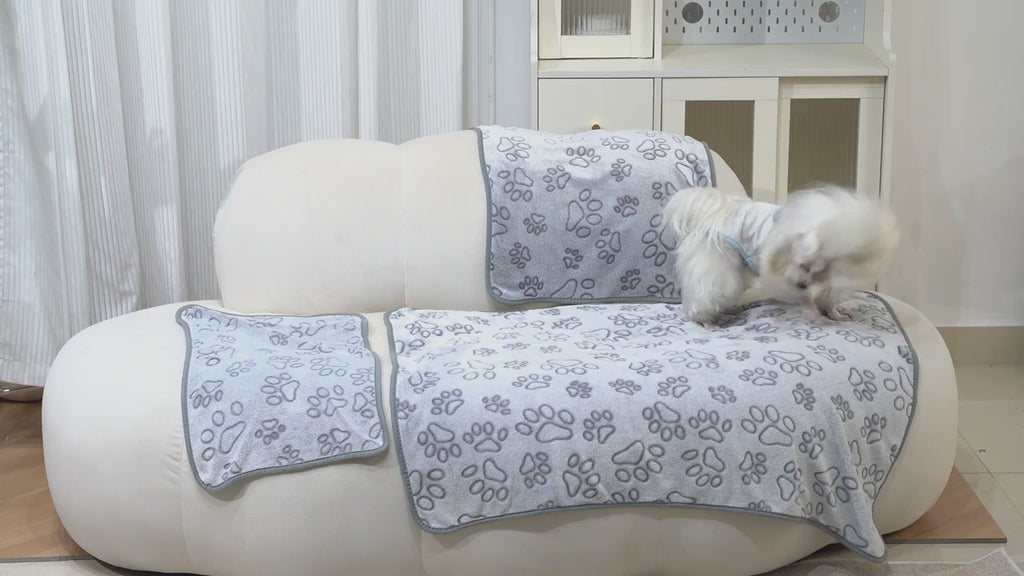 Bark & Buff™ Soft Fleece Pet Blanket